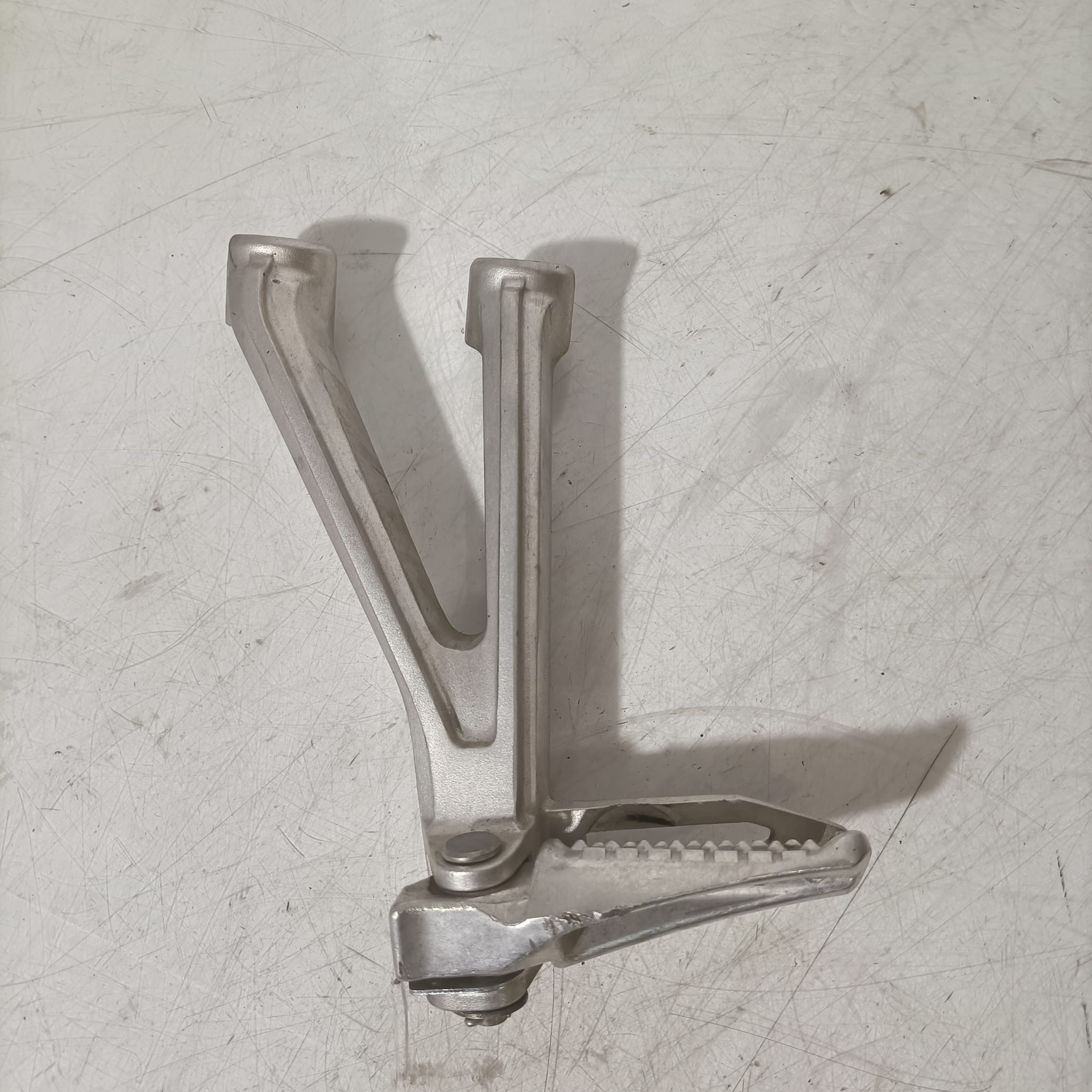 Estribera pasajero lado izquierdo Honda CBR 650 R 35 KW 2021