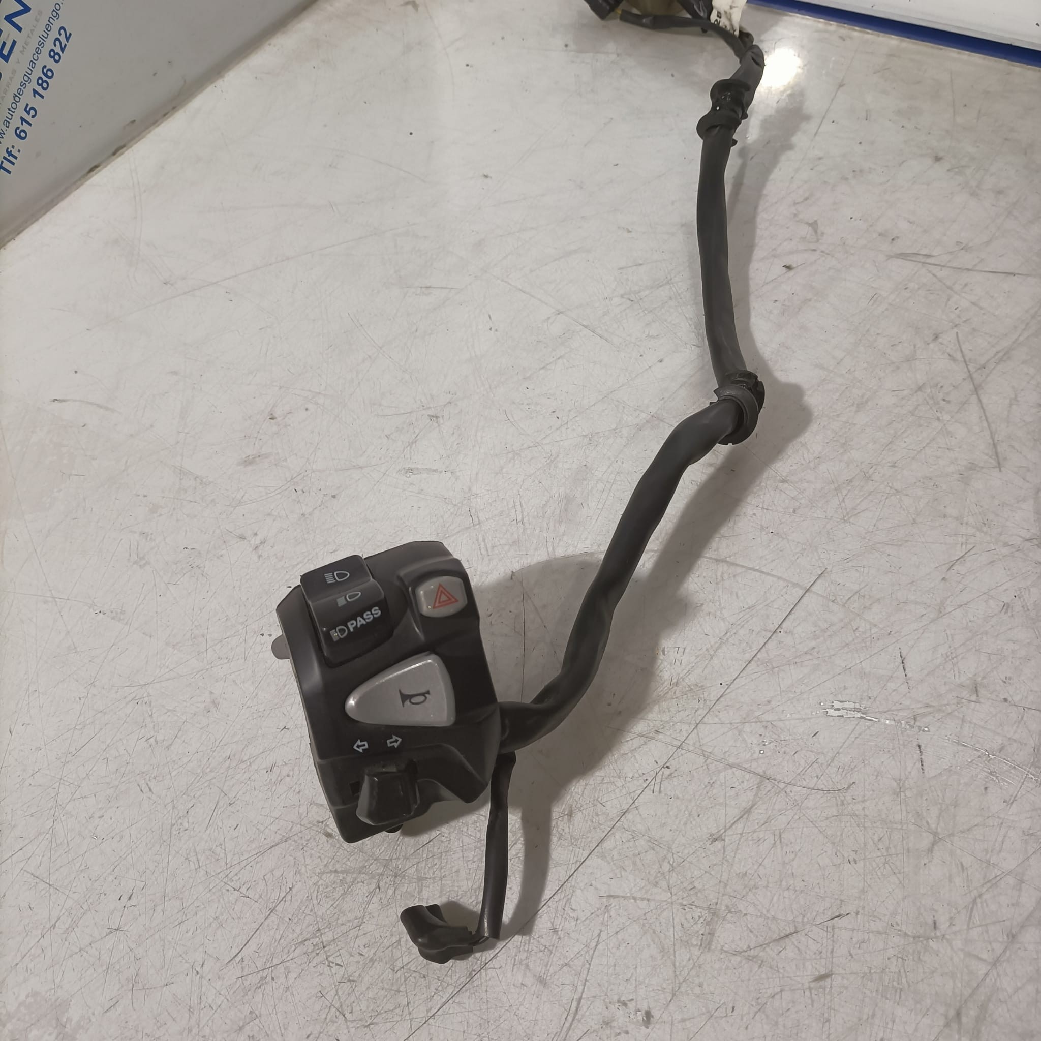 Piña luces lado izquierdo Honda CBR 650 R 35 KW 2021