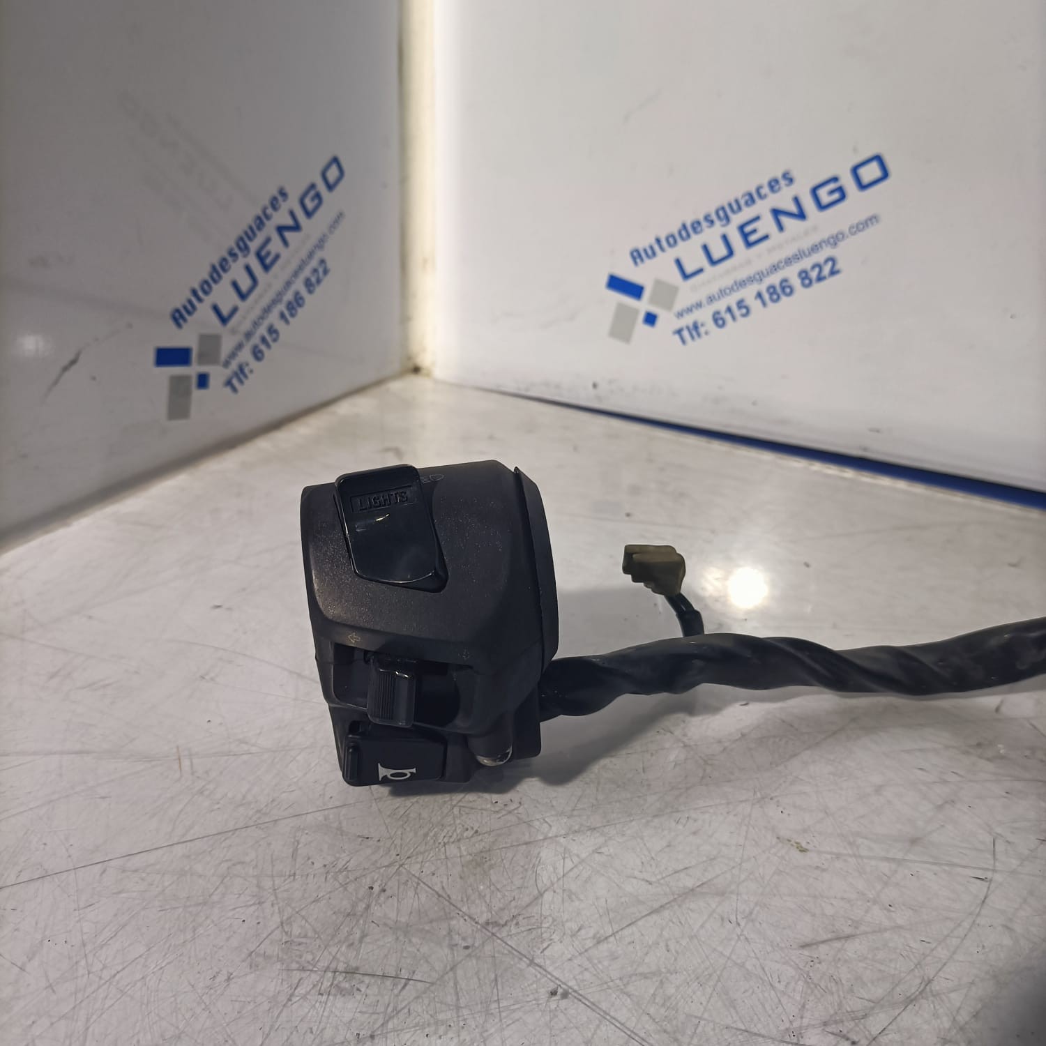 Piña luces lado izquierdo Kymco Xciting 400 2016