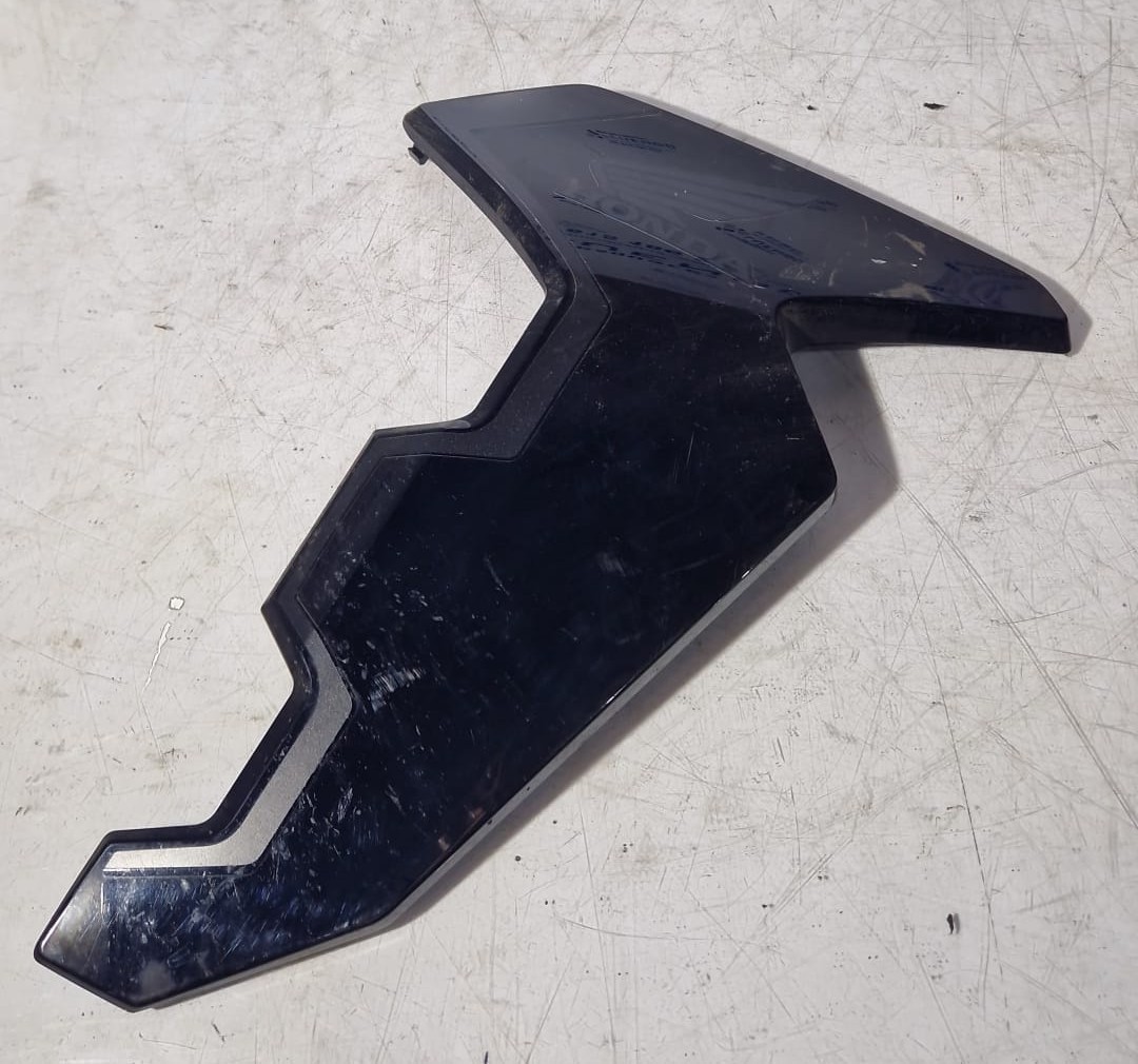 Lateral izquierdo frontal Honda CB 500X 2022
