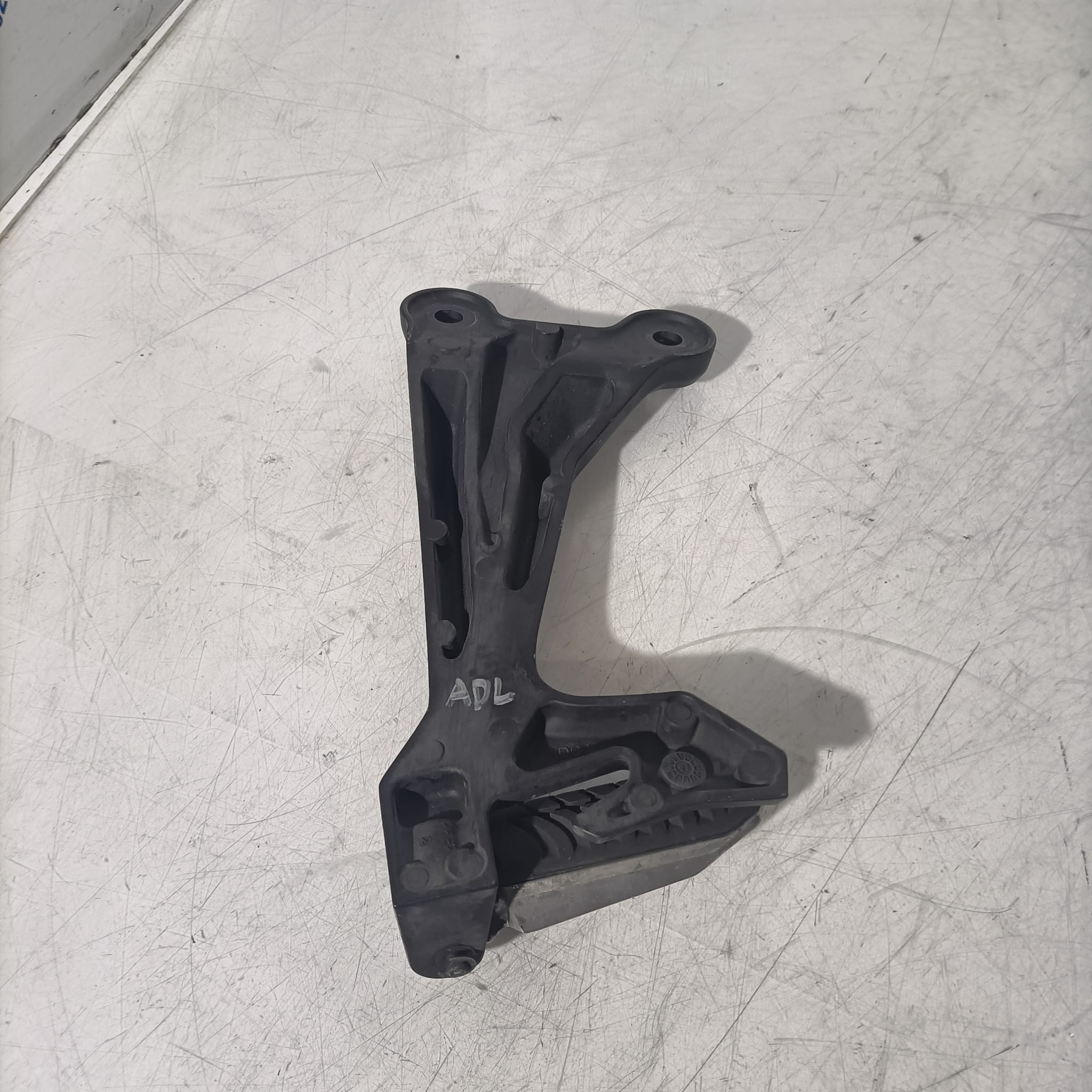Estribera pasajero lado derecho Kawasaki Z650 2022