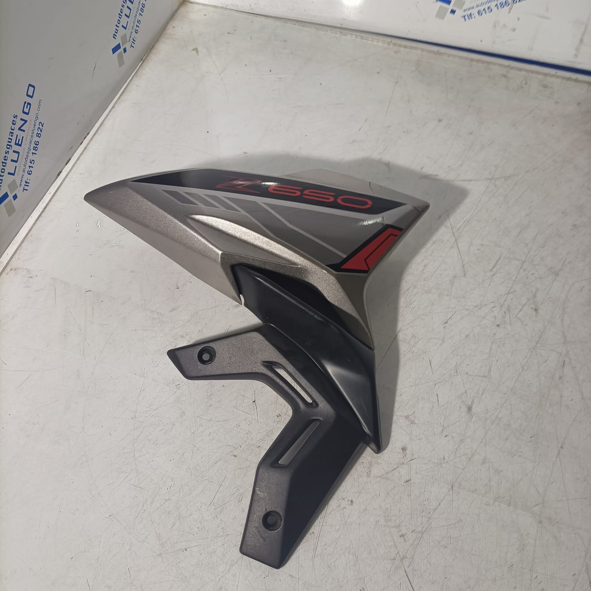 Frontal lado derecho Kawasaki Z650 2022