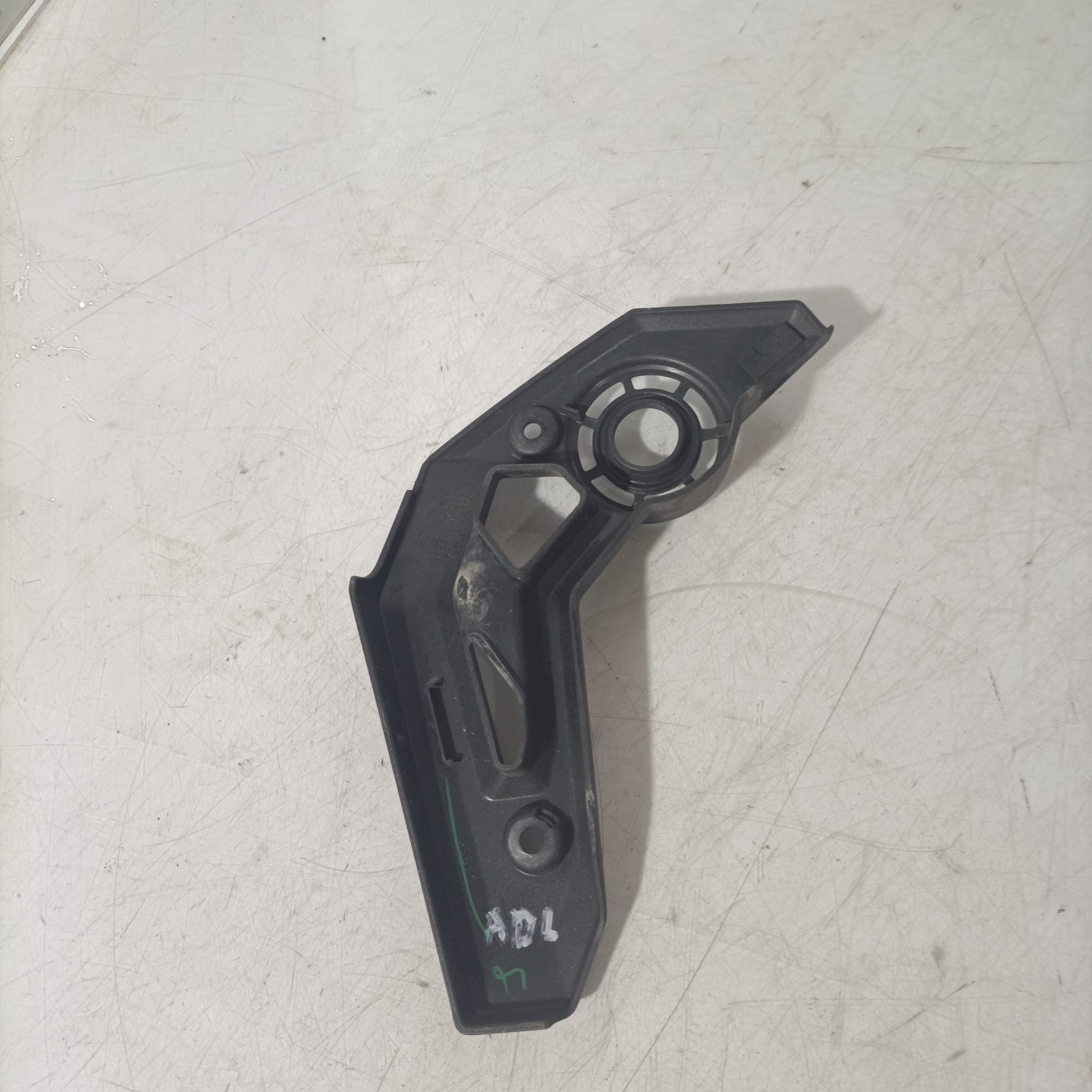 Tapa chasis lado derecho Kawasaki Z650 2022