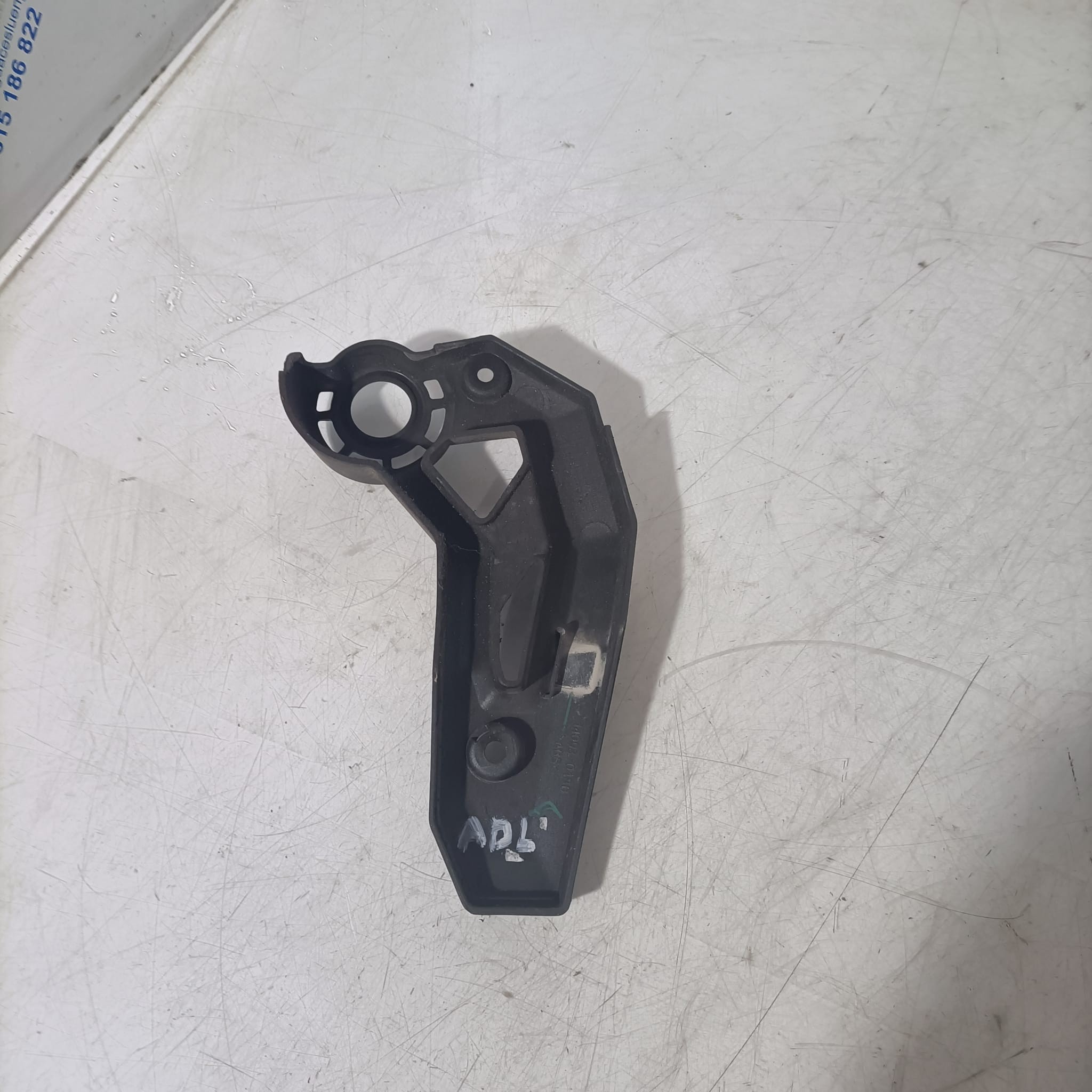 Tapa chasis lado izquierdo Kawasaki Z650 2022