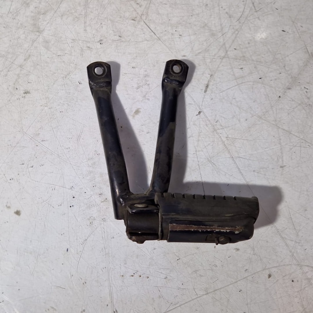 Estribera pasajero lado izquierdo Honda CBF 125 2008