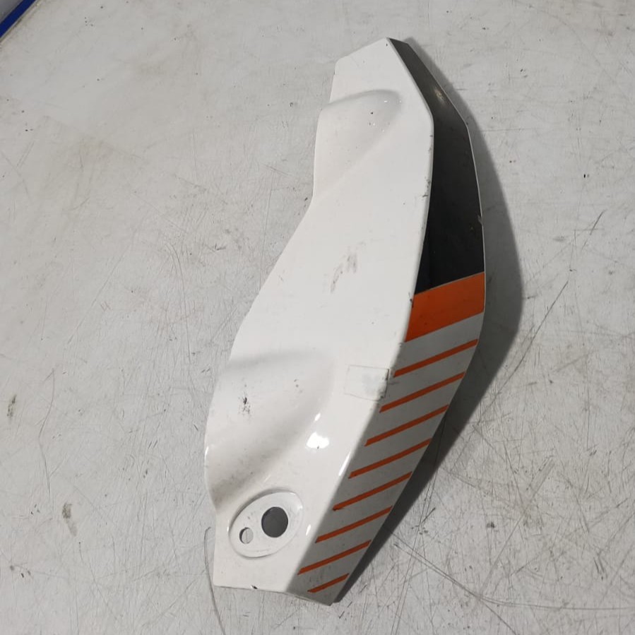 Lateral izquierdo faro KTM 390 Duke 2014