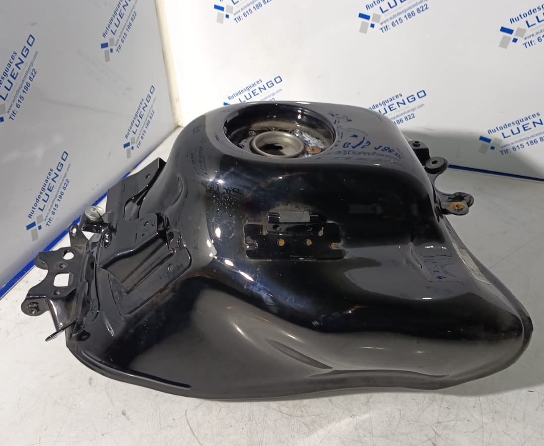 Depósito Husqvarna Svartpilen 125 2024