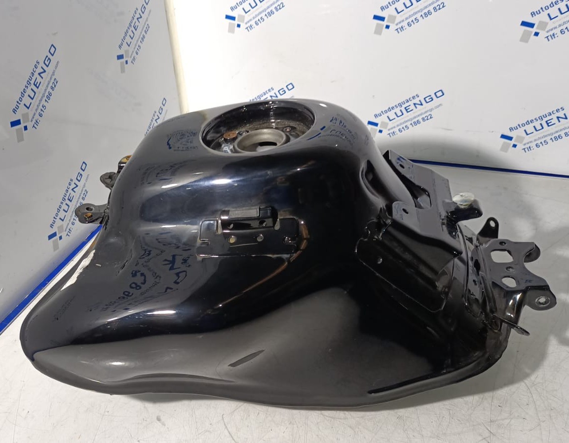 Depósito Husqvarna Svartpilen 125 2024
