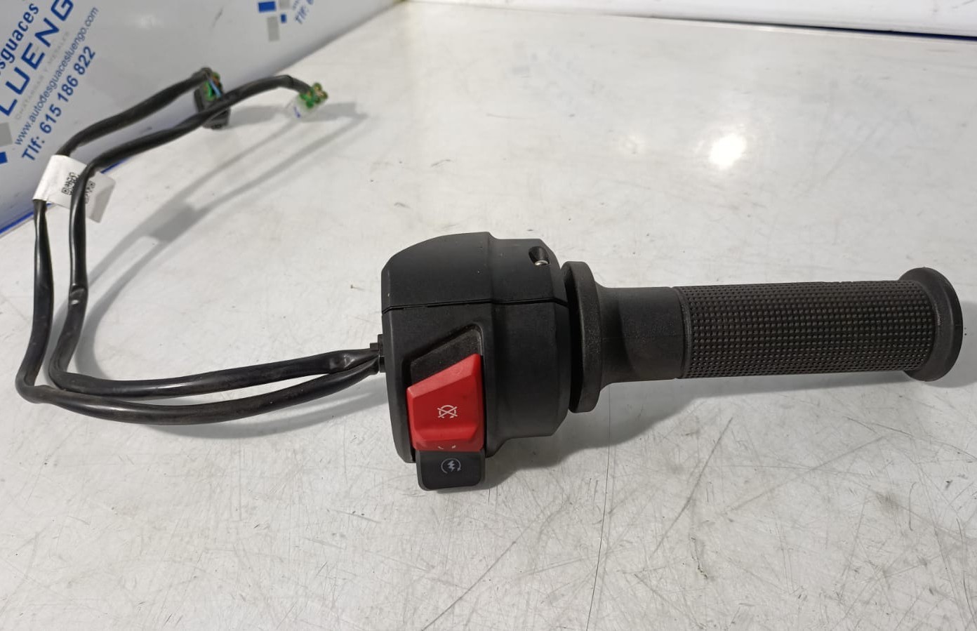 Piña encendido lado derecho Husqvarna Svartpilen 125 2024