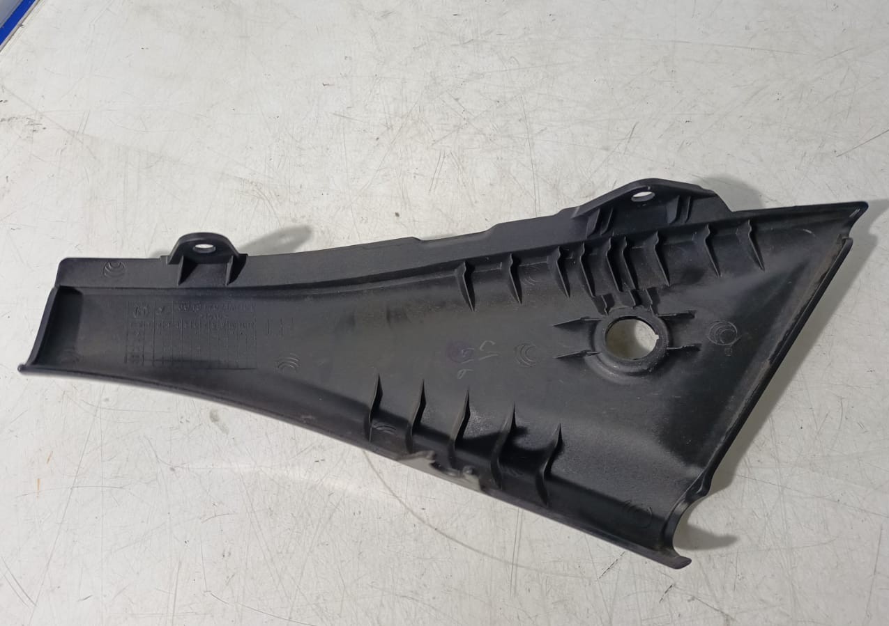 Tapa bajo asiento lado izquierdo Husqvarna Svartpilen 125 2024