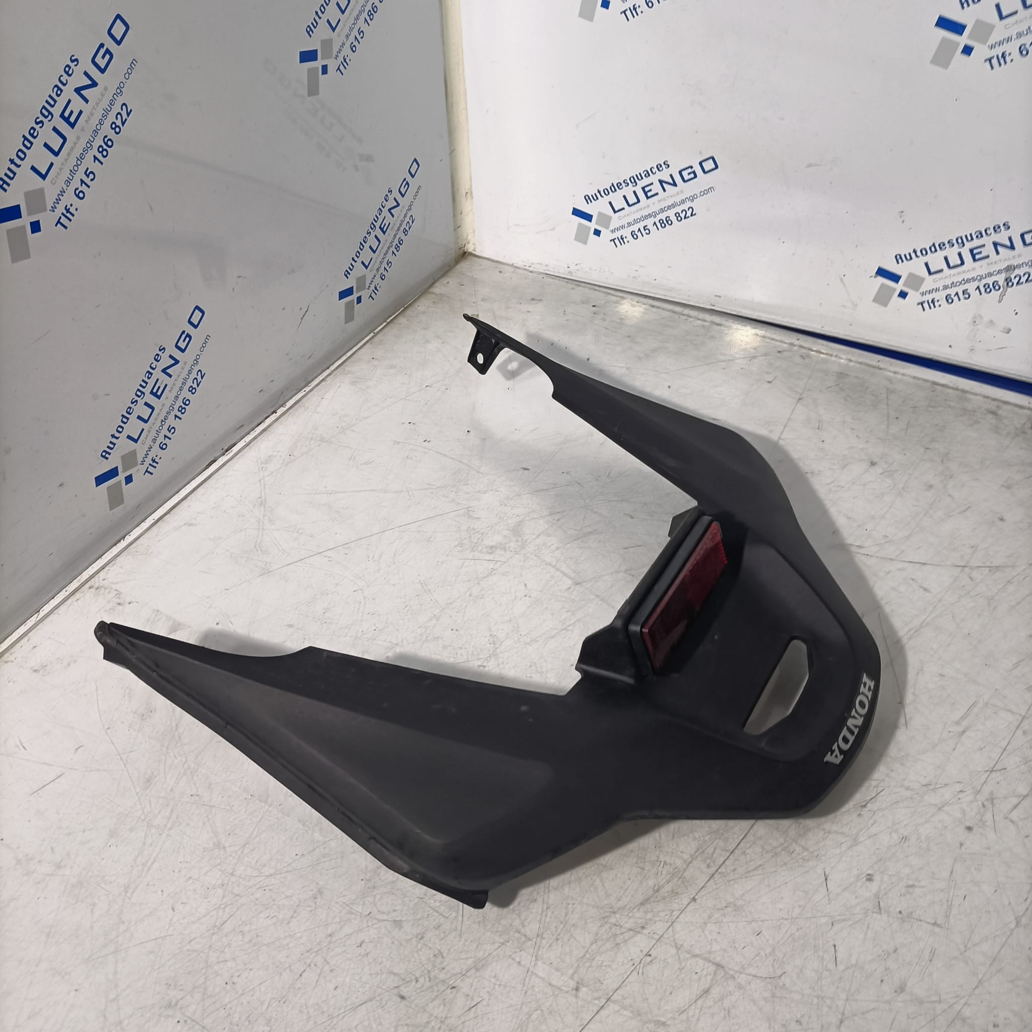 Tapa bajo faro Honda PCX 125 2021 de