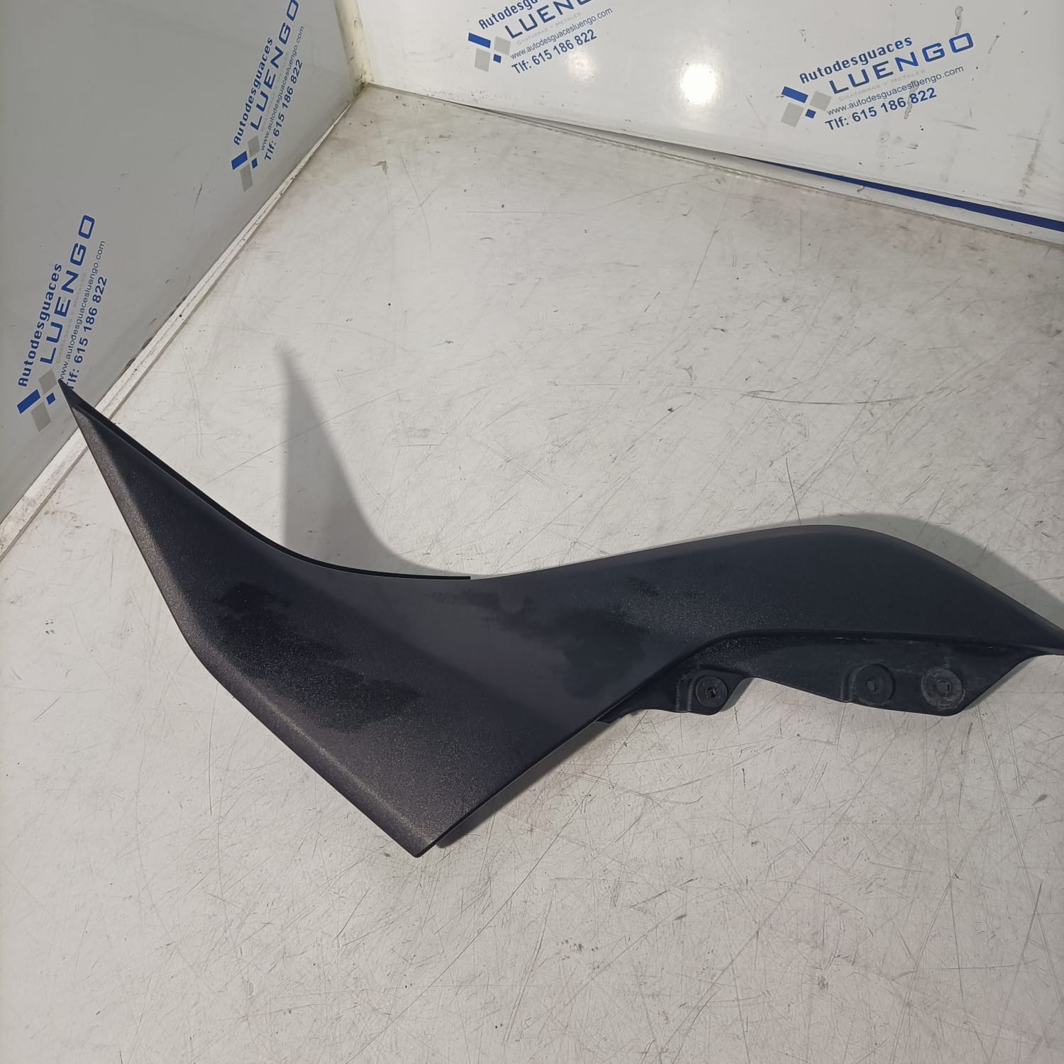 Tapa derecha bajo asiento Kawasaki Z750 2007